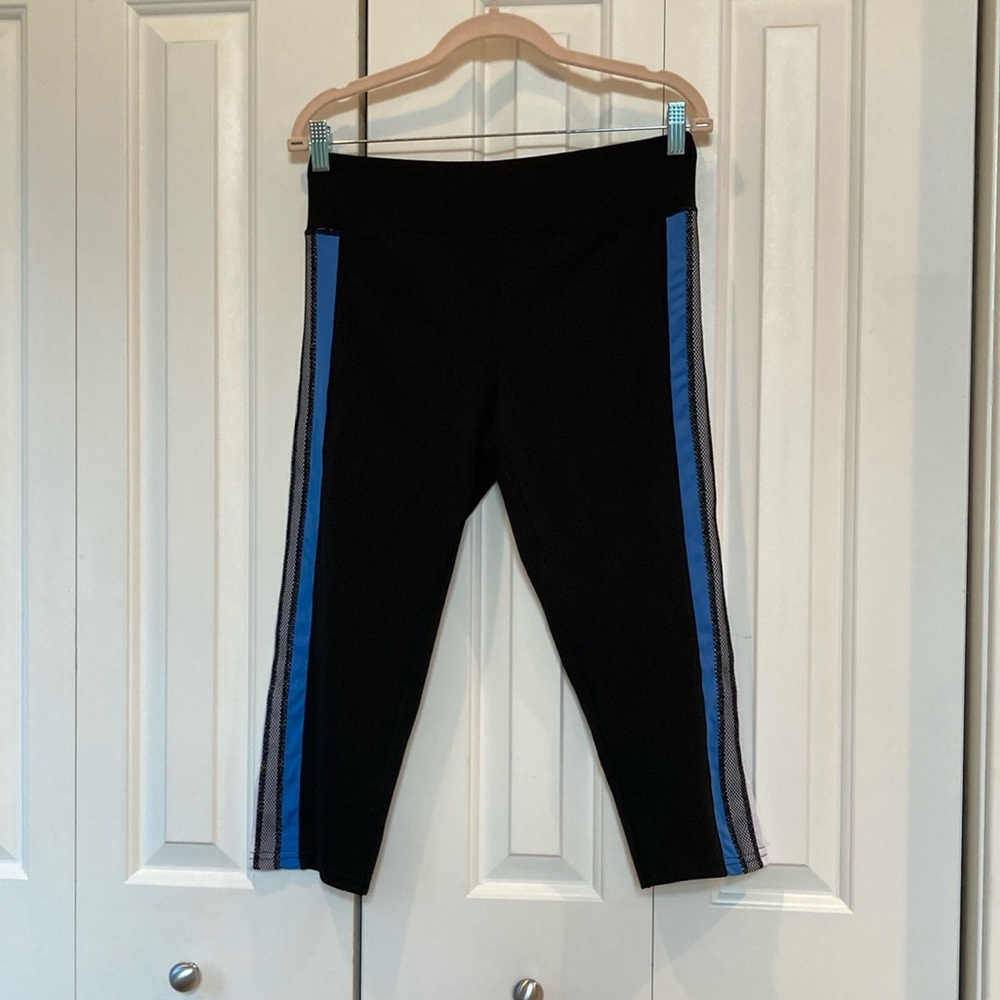 Kimberly C. Active capris. Size large.